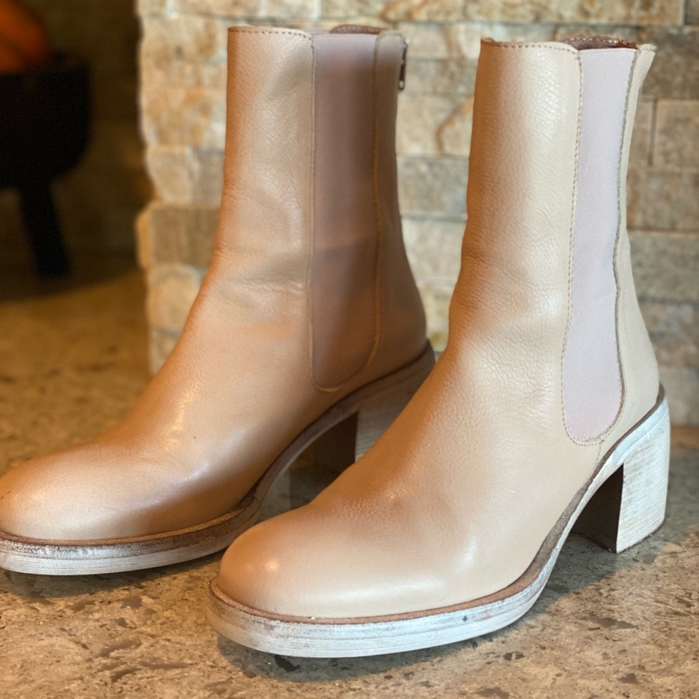 Free people essential Chelsea boot size 38